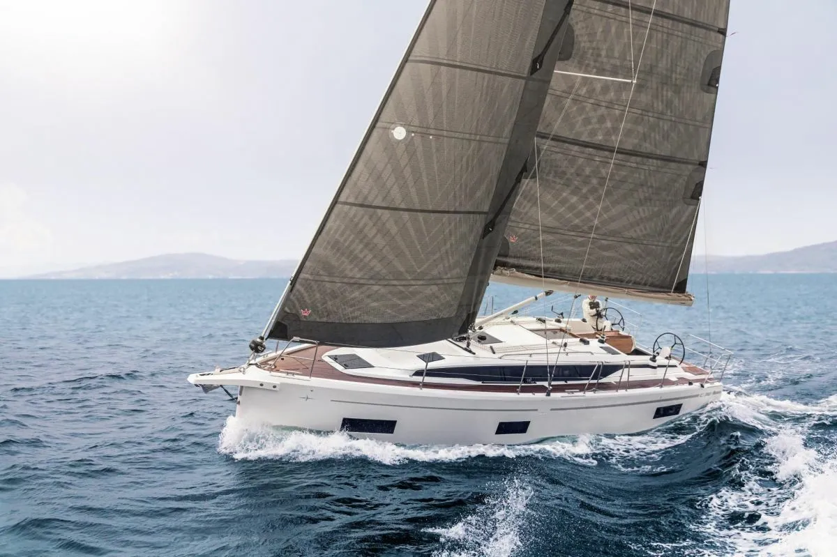 Xenia C38: Konforlu 3 Kabin, Fırınlı Yelken Keyfi - Fotoğraf 1
