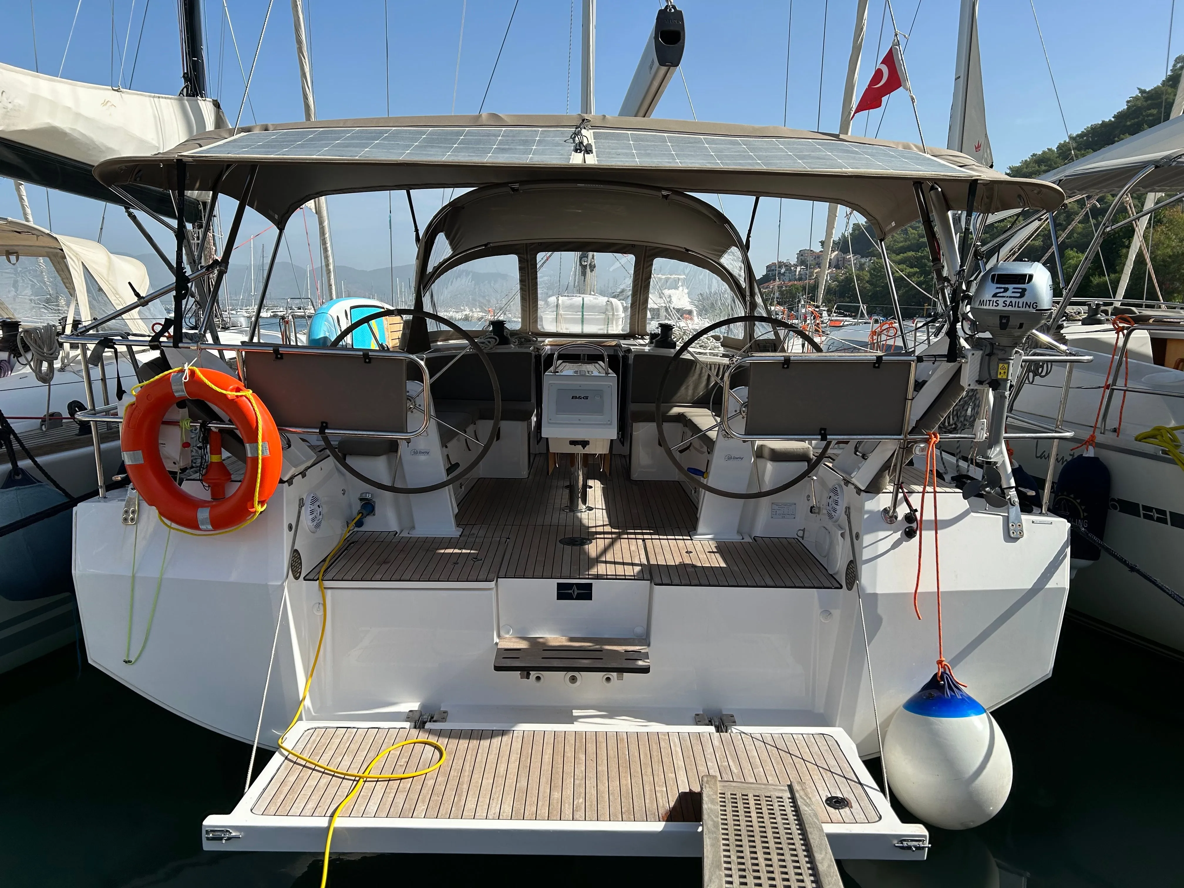 Fethiye Kiralık Bavaria C42 12.38m Yelkenli Yat - Fotoğraf 3