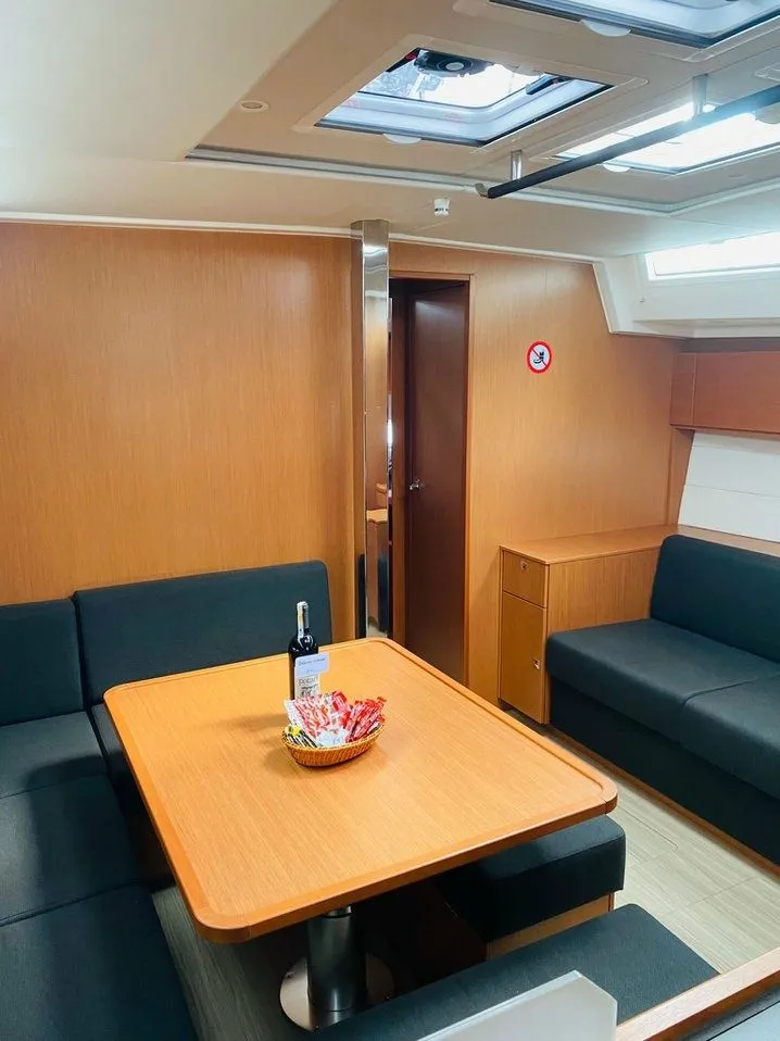Rent a 15.55m Bavaria C50 in Göcek - Fotoğraf 4