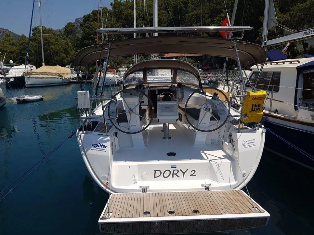 Rent a 9.99m Bavaria Cruiser 34 Sailing Yacht in Göcek - Fotoğraf 3