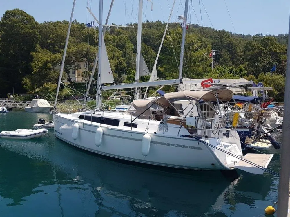 Rent a 9.99m Bavaria Cruiser 34 Sailing Yacht in Göcek - Fotoğraf 2