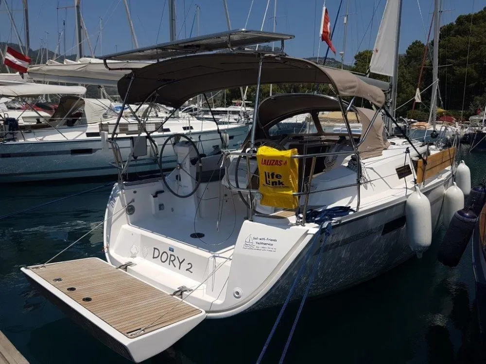 Rent a 9.99m Bavaria Cruiser 34 Sailing Yacht in Göcek - Fotoğraf 4