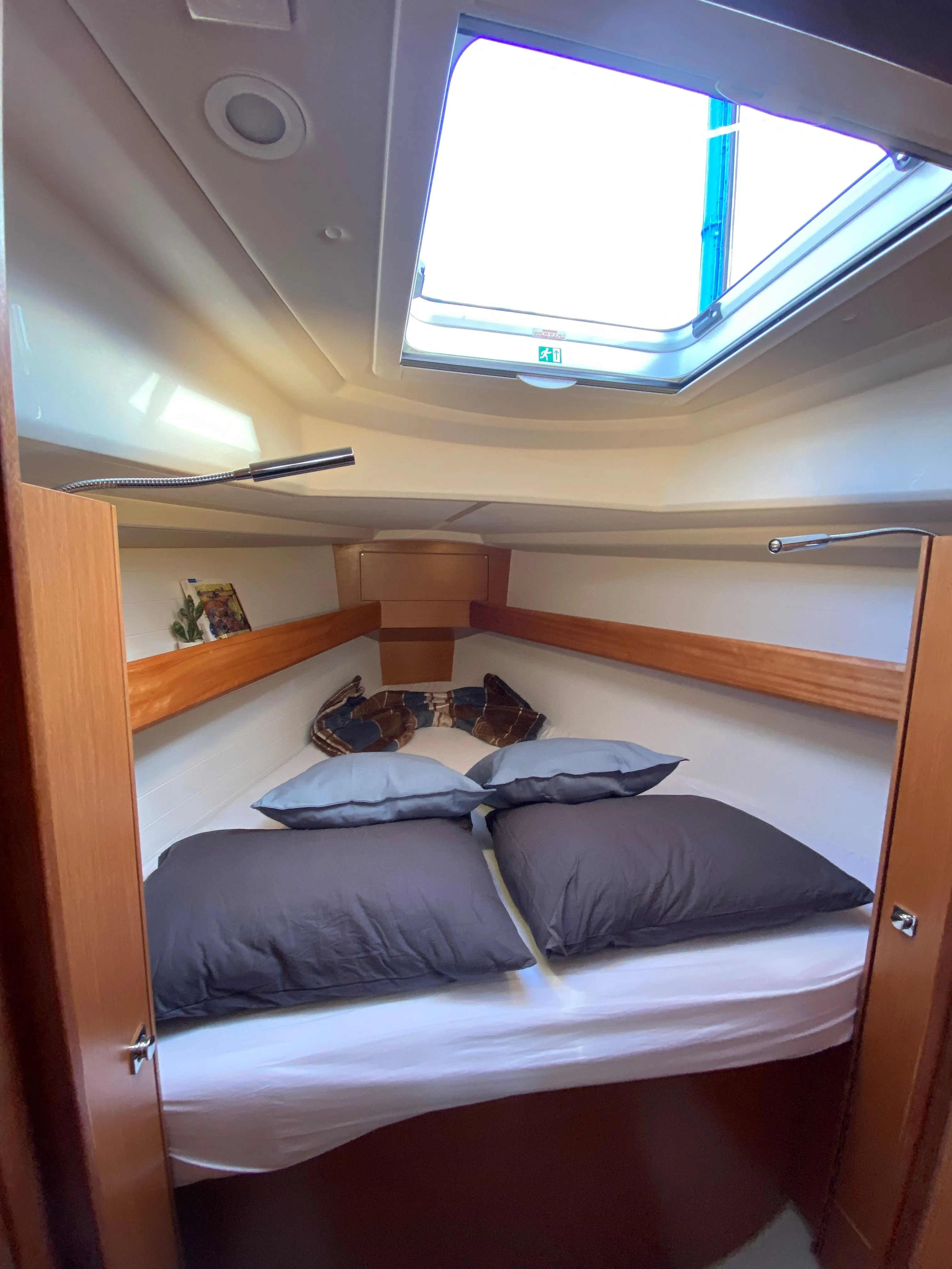 Fethiye 9.99m Kiralık Bavaria Cruiser 34 Yelkenli Yat - Fotoğraf 5