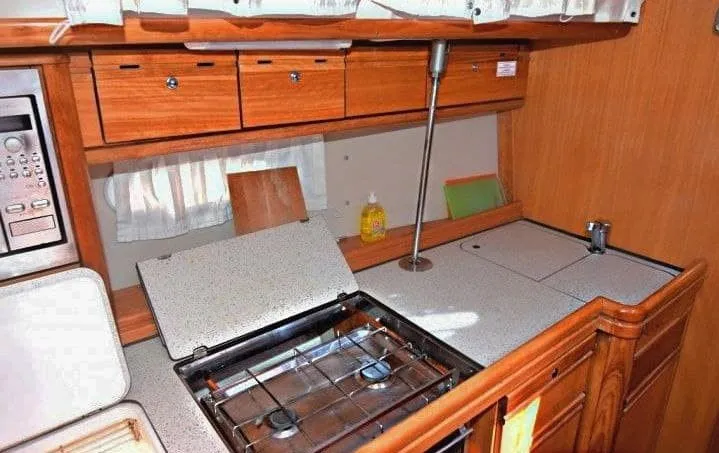 Fethiye 12.35m Kiralık Bavaria Cruiser 40 Yelkenli Yat - Fotoğraf 3