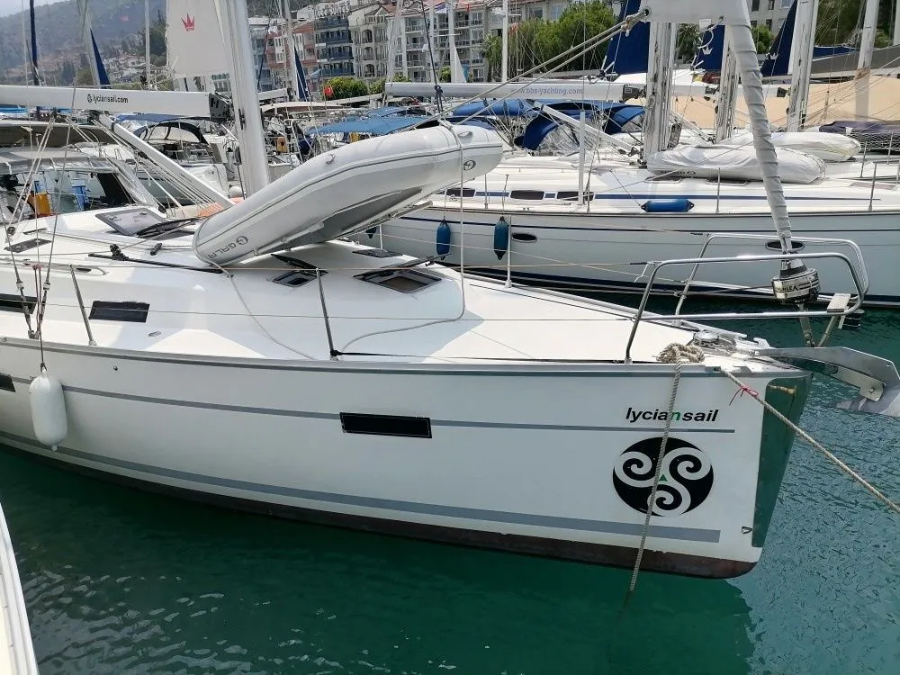 12.35m Fethiye Bavaria Cruiser 40 Sailing Yacht Hire - Fotoğraf 4