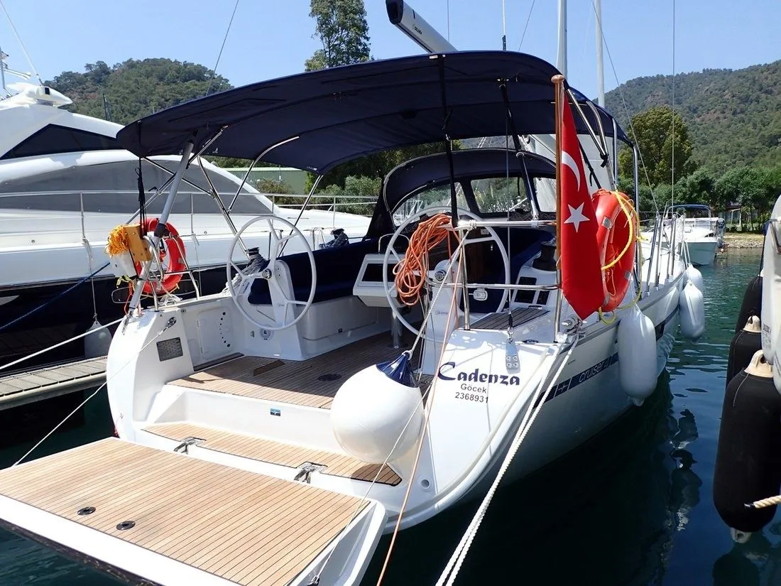 Rent a 12.35m Bavaria Cruiser 41 in Göcek - Fotoğraf 1