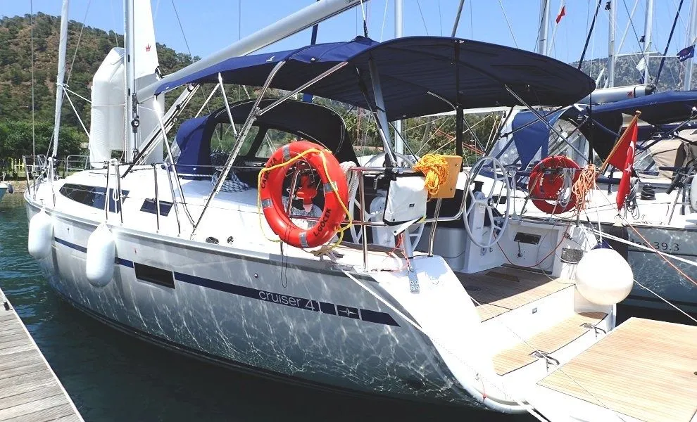 Rent a 12.35m Bavaria Cruiser 41 in Göcek - Fotoğraf 3