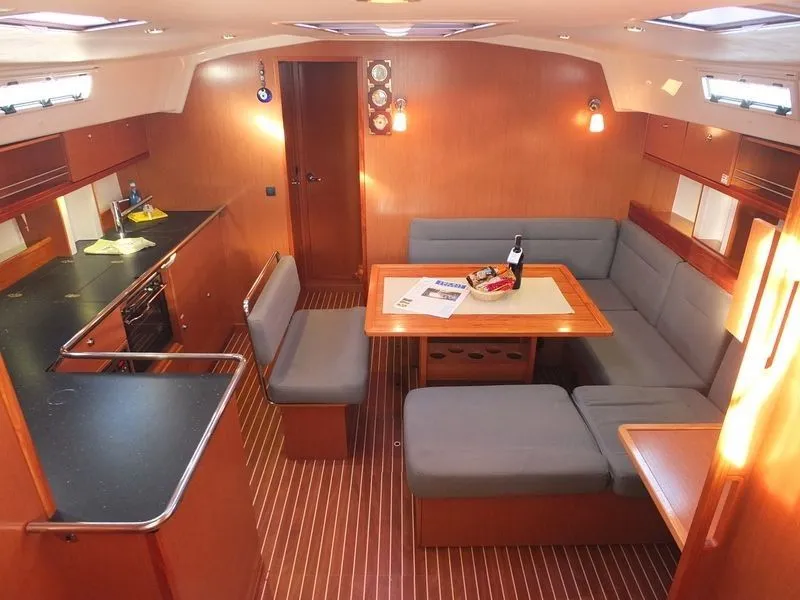 Rent a 14.27m Bavaria Cruiser 45 Sailing Yacht in Fethiye - Fotoğraf 4