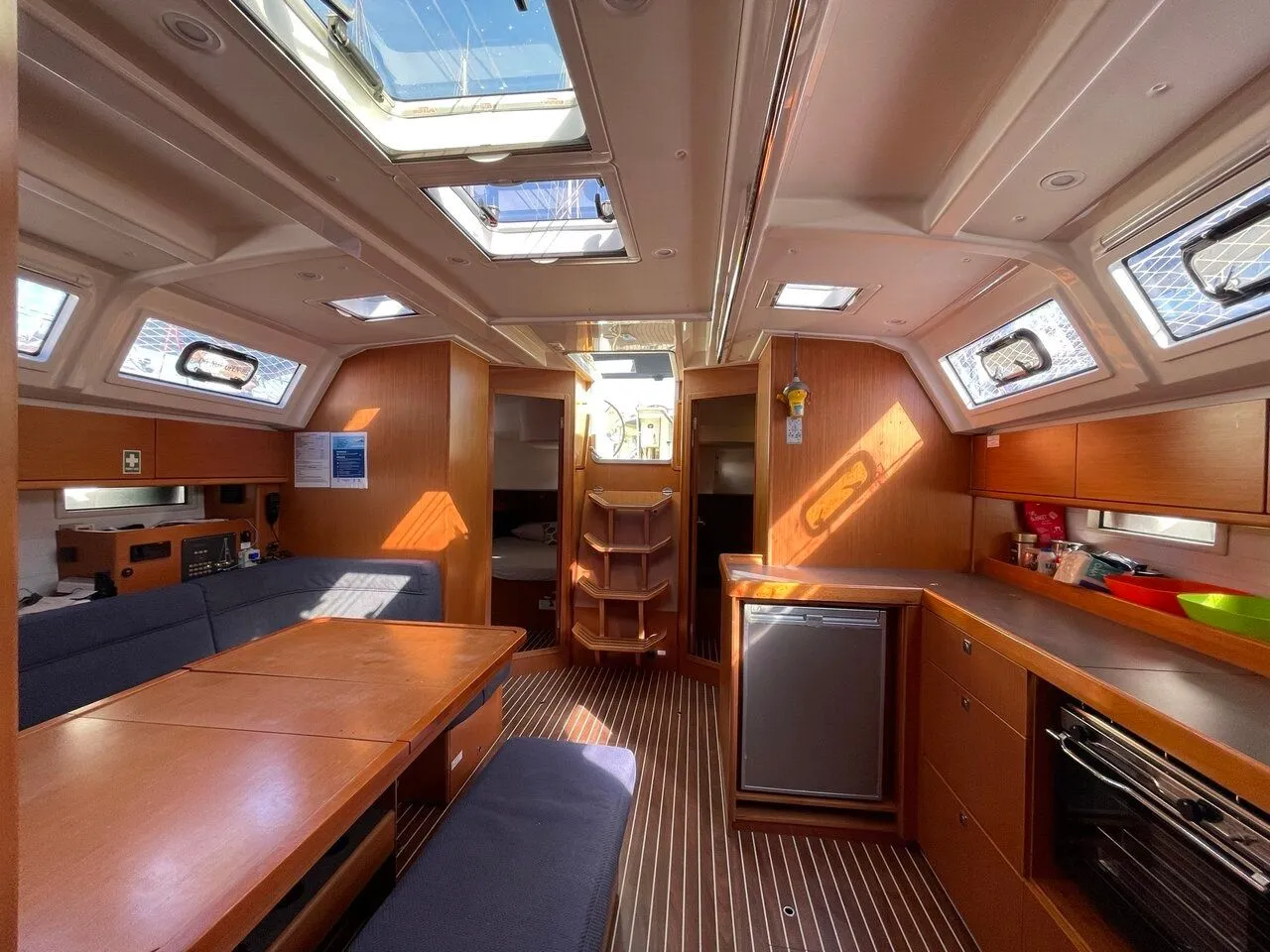 Charter a 14.27m Sailing Yacht Bavaria Cruiser 46 in Fethiye - Fotoğraf 5