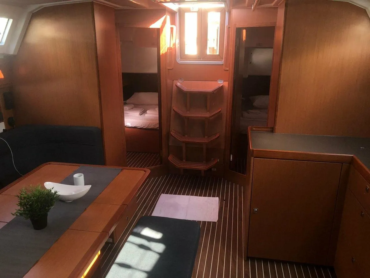 Charter a 14.27m Bavaria Cruiser 46 in Göcek - Fotoğraf 3