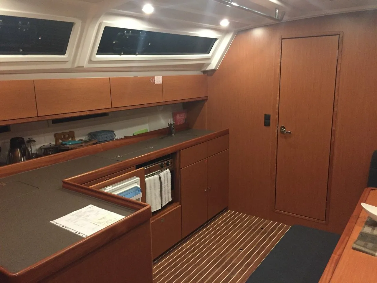Charter a 14.27m Bavaria Cruiser 46 in Göcek - Fotoğraf 5