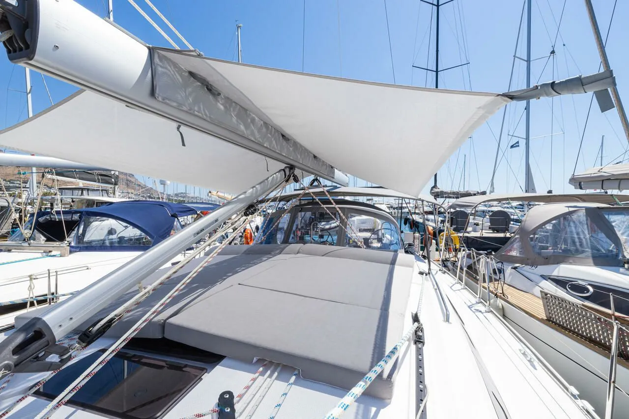 Charter a 14.27m Sailing Yacht Bavaria Cruiser 46 in Göcek - Fotoğraf 5