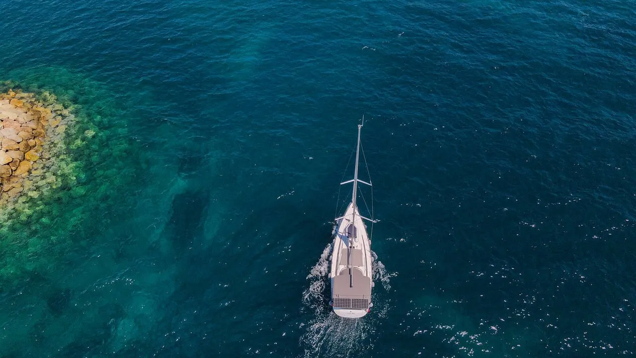 Charter a 14.27m Sailing Yacht Bavaria Cruiser 46 in Göcek - Fotoğraf 4