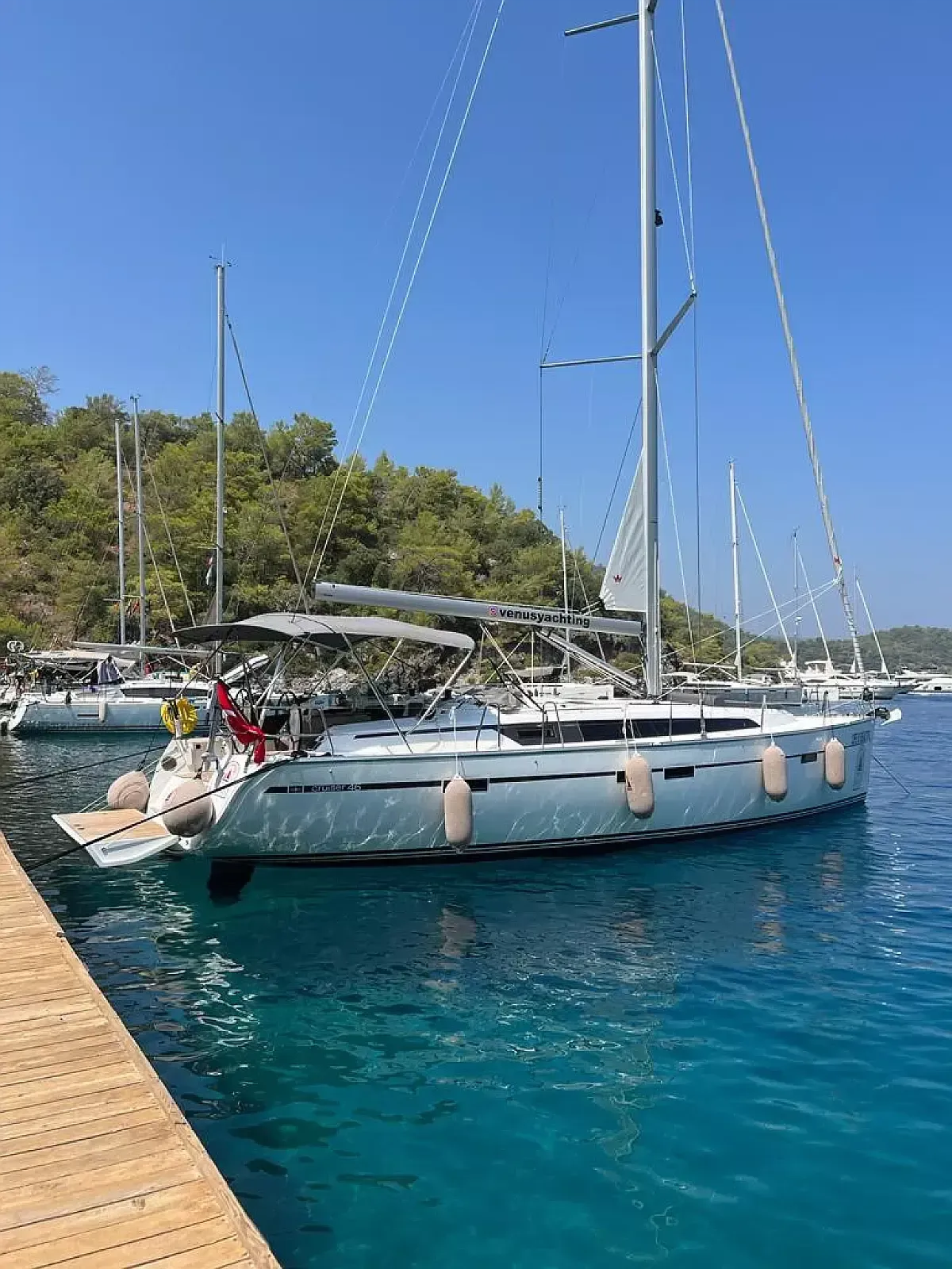 Rent a 13.9m Sailing Yacht Bavaria Cruiser 46 in Göcek - Fotoğraf 2
