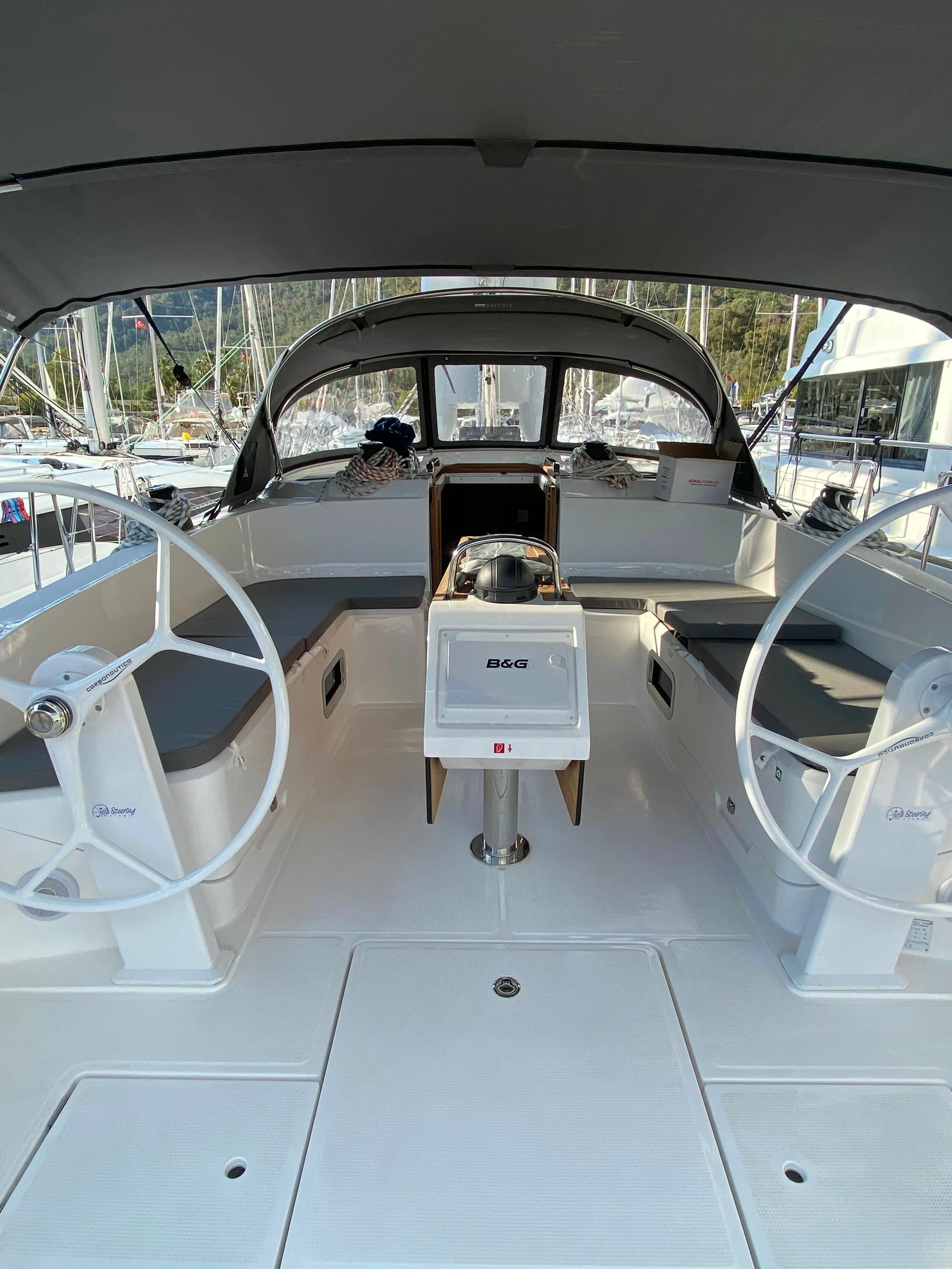 Charter a 14.37m Sailing Yacht Bavaria Cruiser 46 in Göcek - Fotoğraf 4