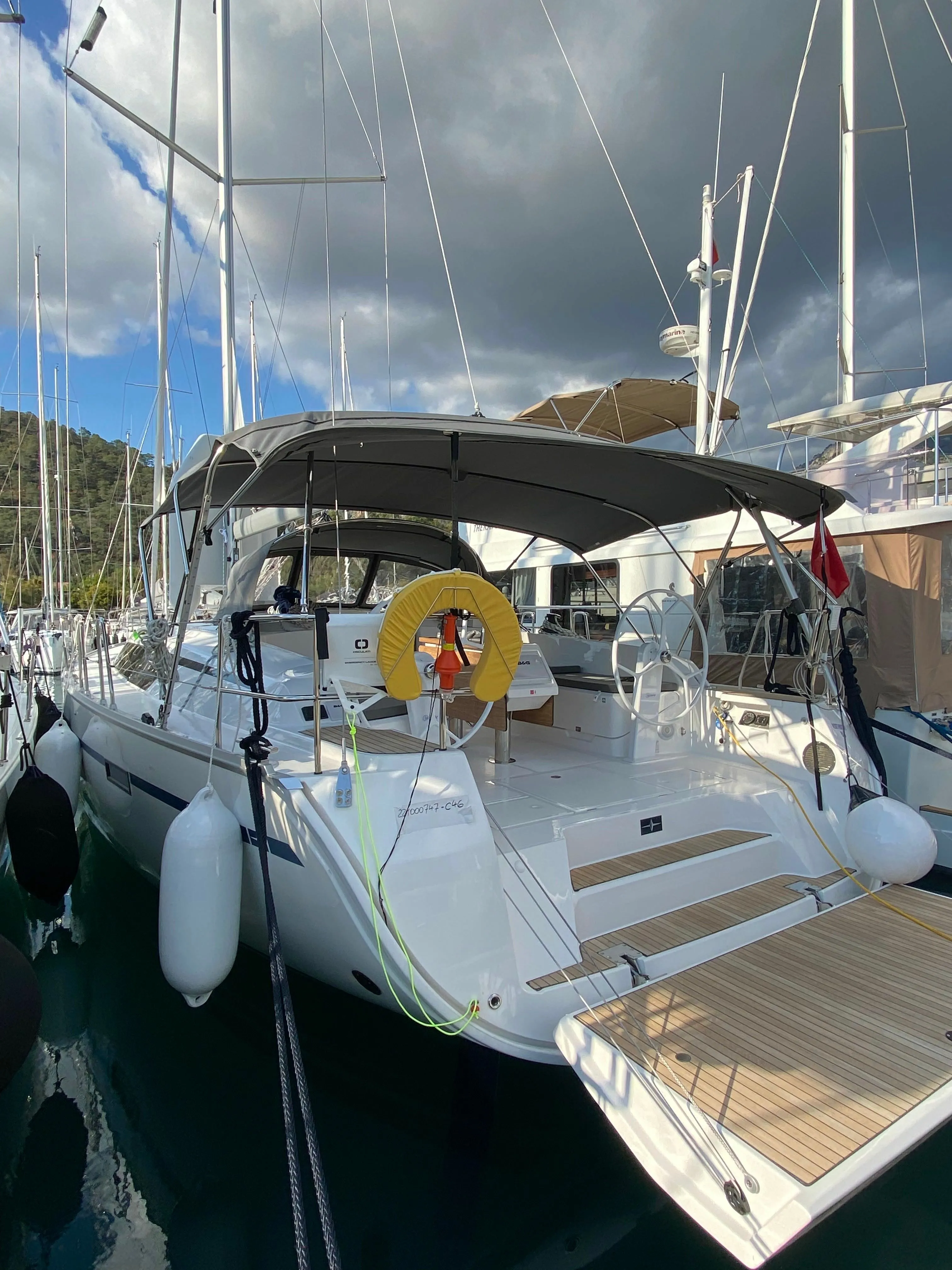 Charter a 14.37m Sailing Yacht Bavaria Cruiser 46 in Göcek - Fotoğraf 3