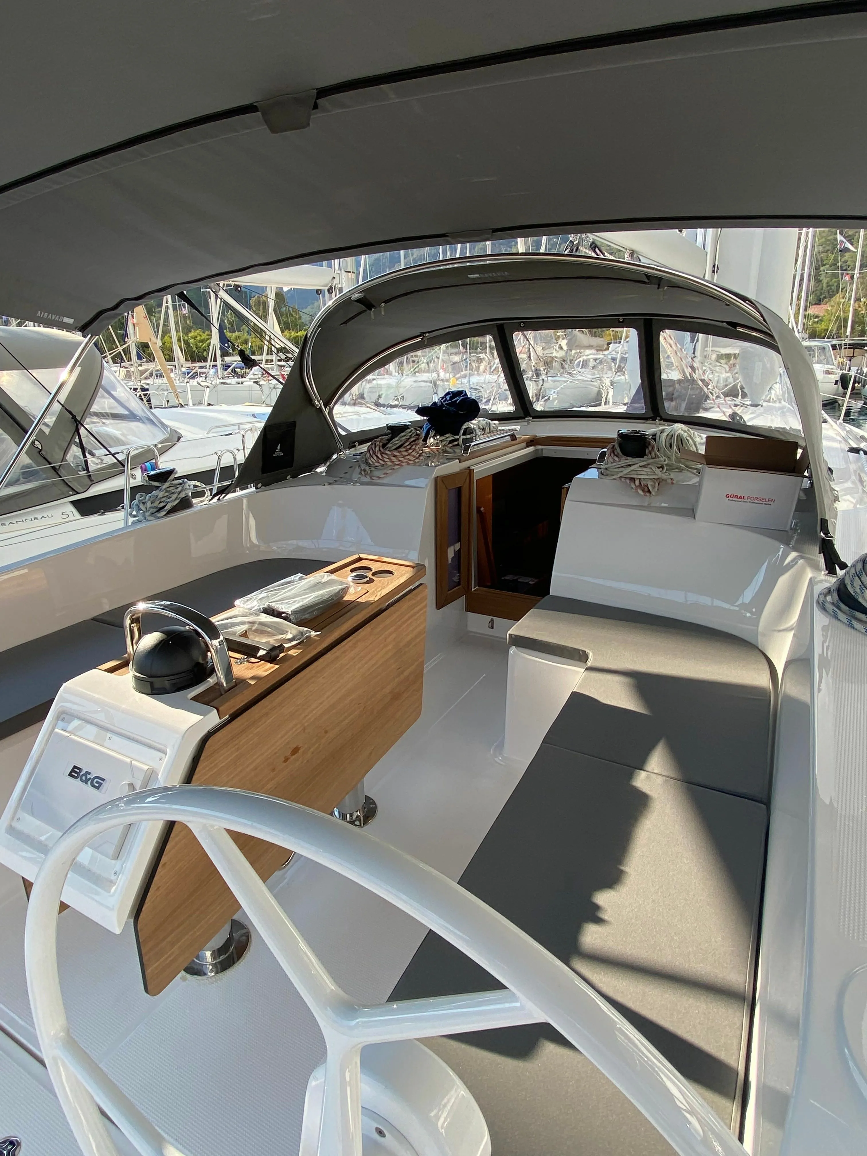 Charter a 14.37m Sailing Yacht Bavaria Cruiser 46 in Göcek - Fotoğraf 5