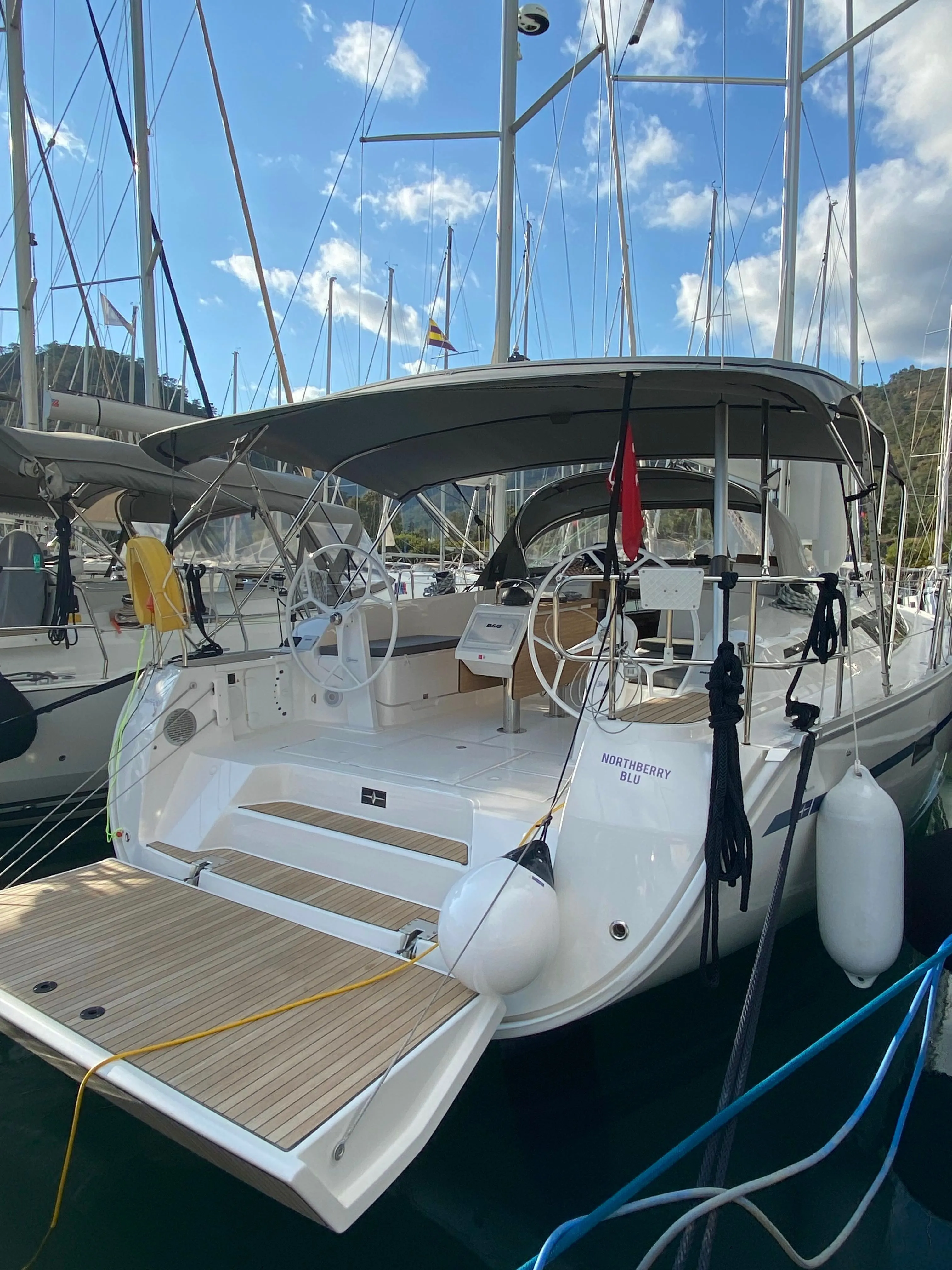Charter a 14.37m Sailing Yacht Bavaria Cruiser 46 in Göcek - Fotoğraf 2