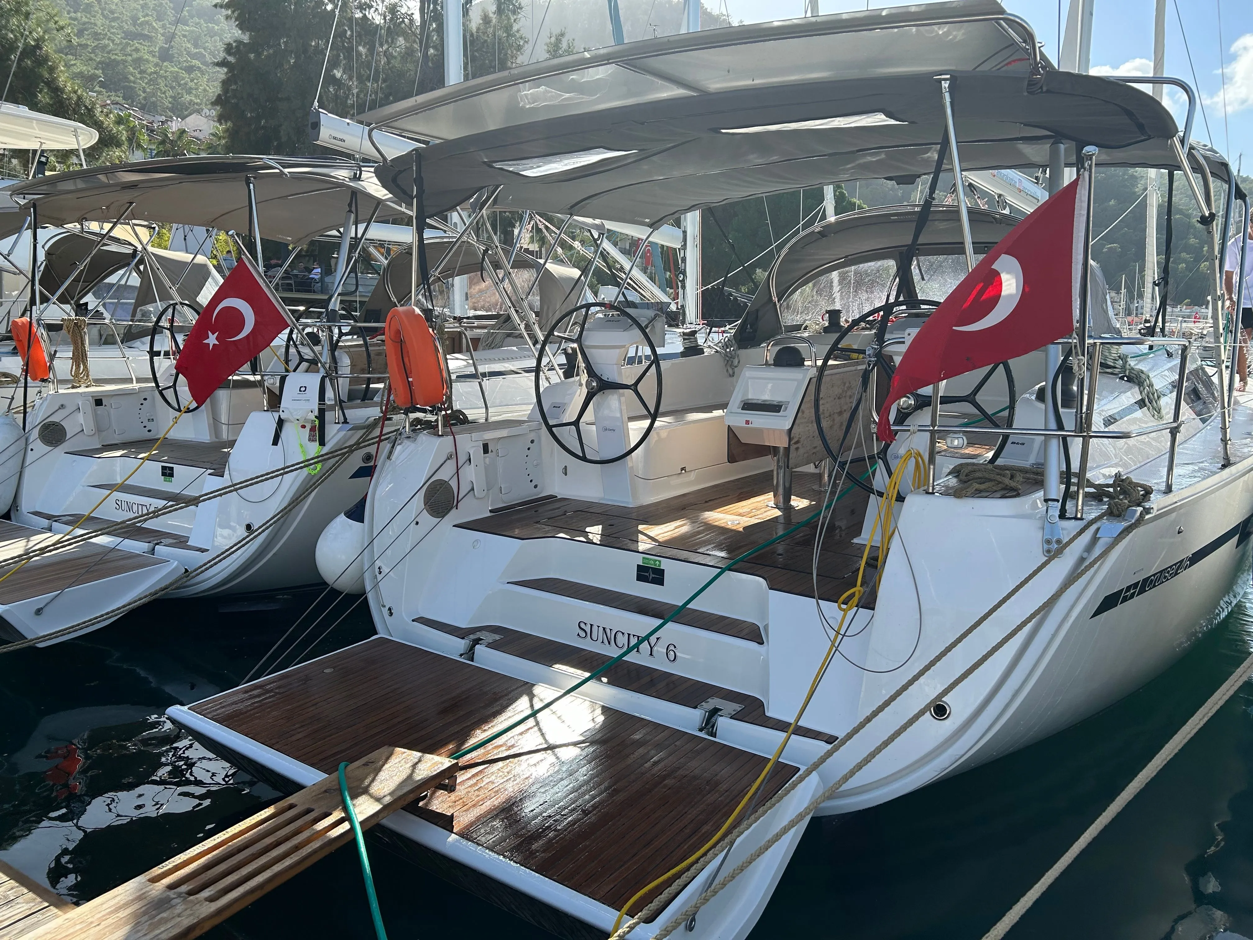 14.27m Fethiye Bavaria Cruiser 46 Hire - Fotoğraf 3