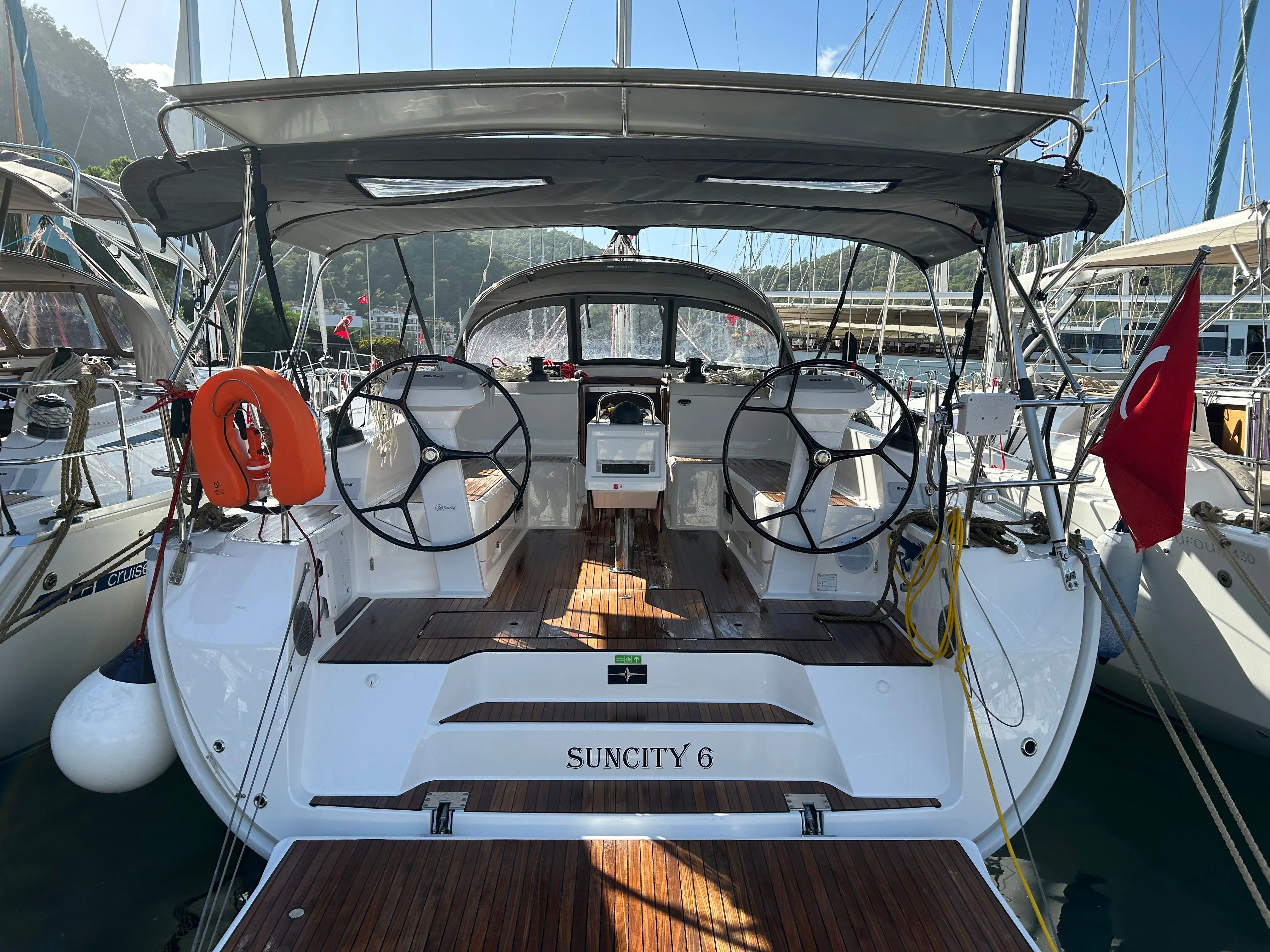 14.27m Fethiye Bavaria Cruiser 46 Hire - Fotoğraf 1