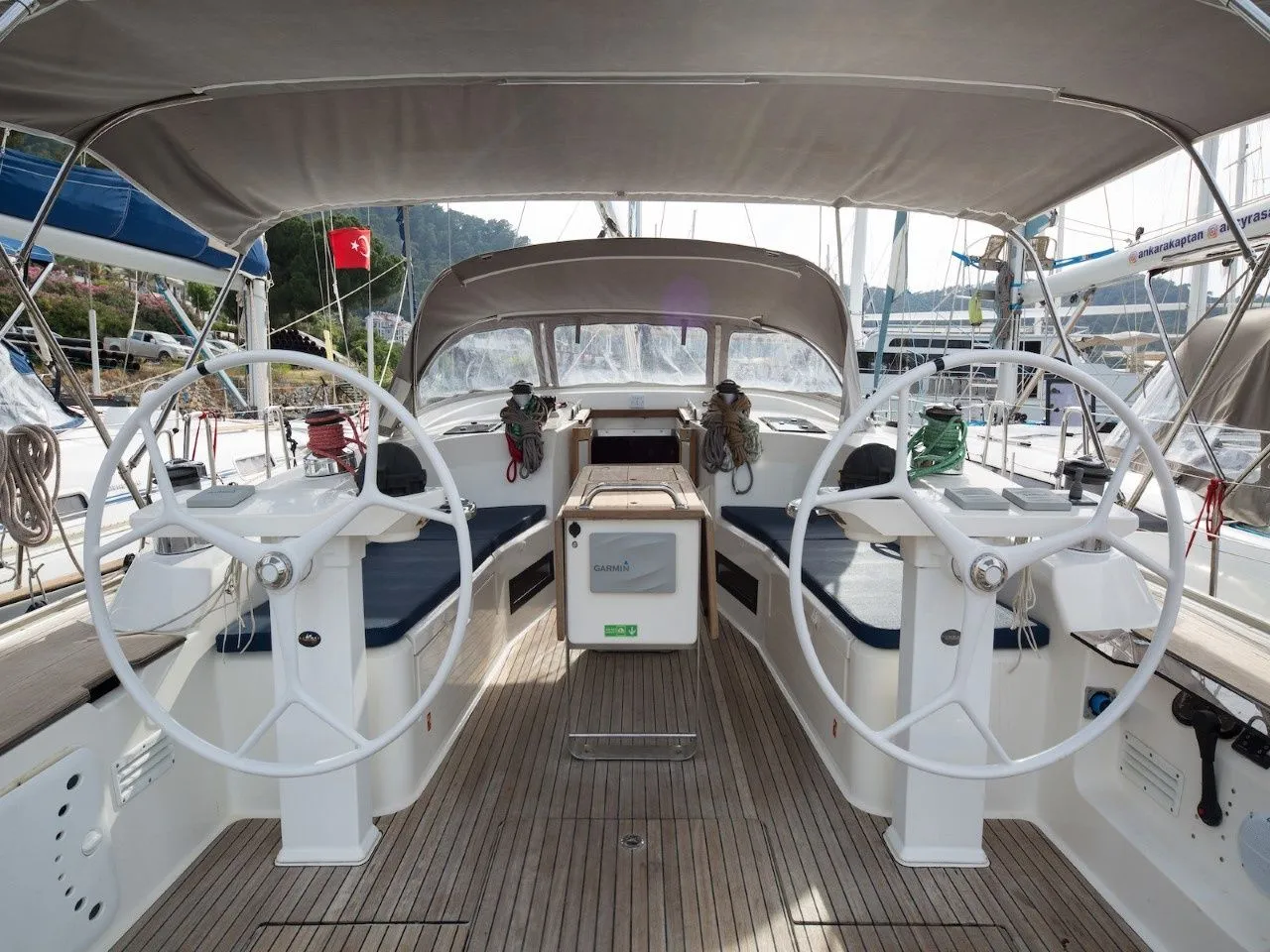 15.57m Fethiye Bavaria Cruiser 50 Sailing Yacht Hire - Fotoğraf 3