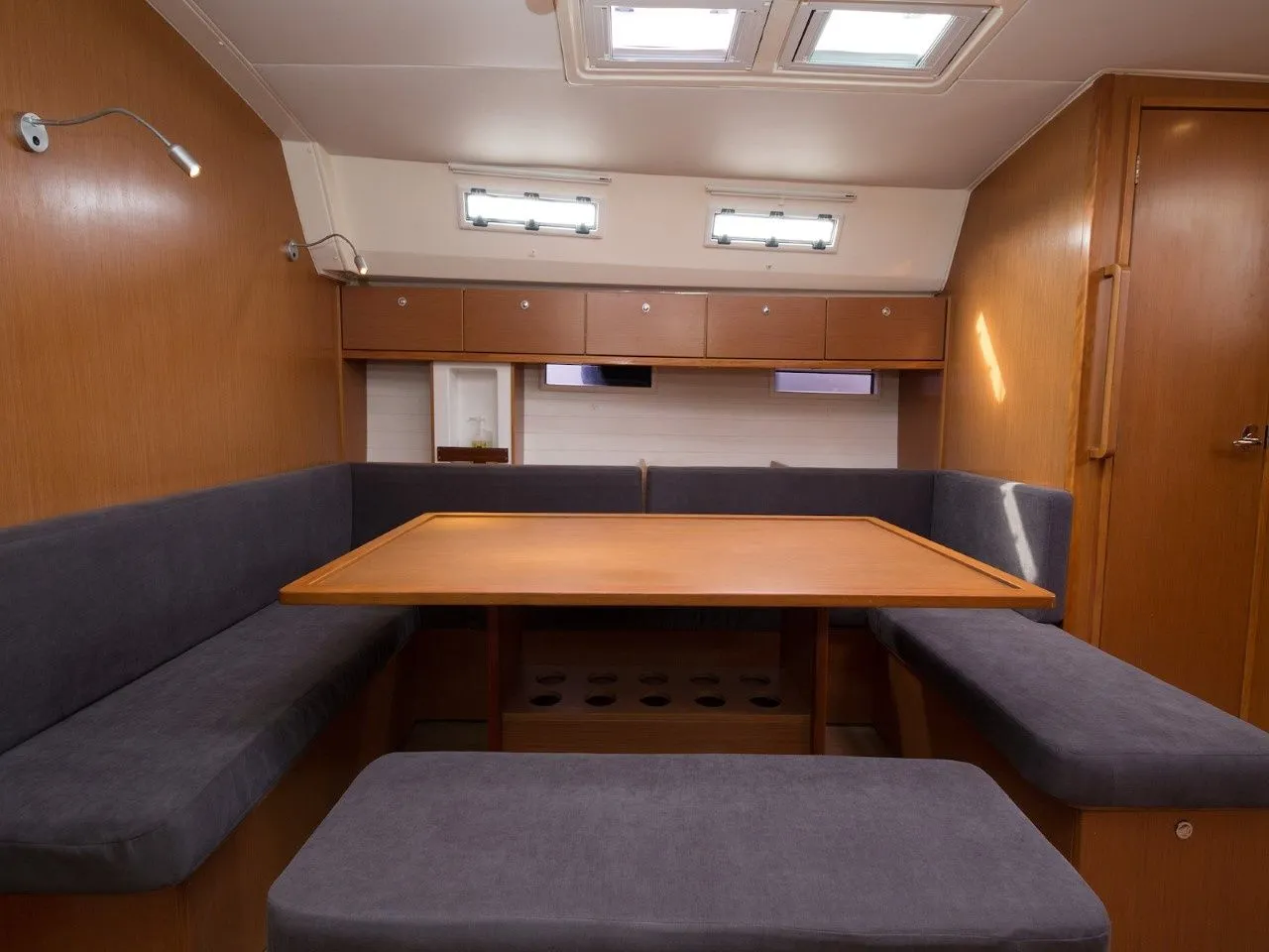 15.57m Fethiye Bavaria Cruiser 50 Sailing Yacht Hire - Fotoğraf 5