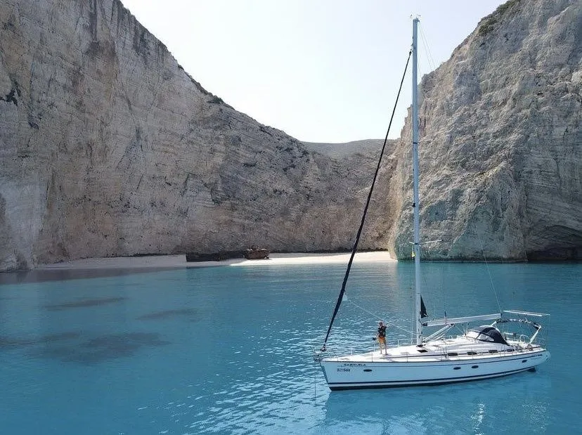 Rent a 15.57m Bavaria Cruiser 50 Sailing Yacht in Marmaris - Fotoğraf 1