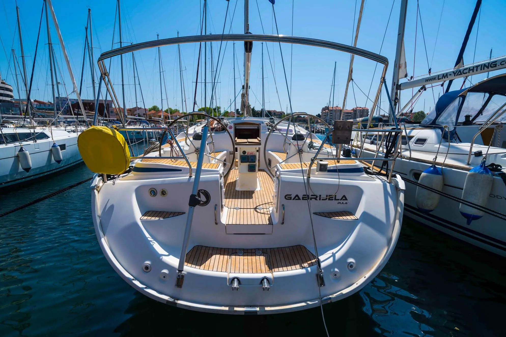 Rent a 15.57m Bavaria Cruiser 50 Sailing Yacht in Marmaris - Fotoğraf 3