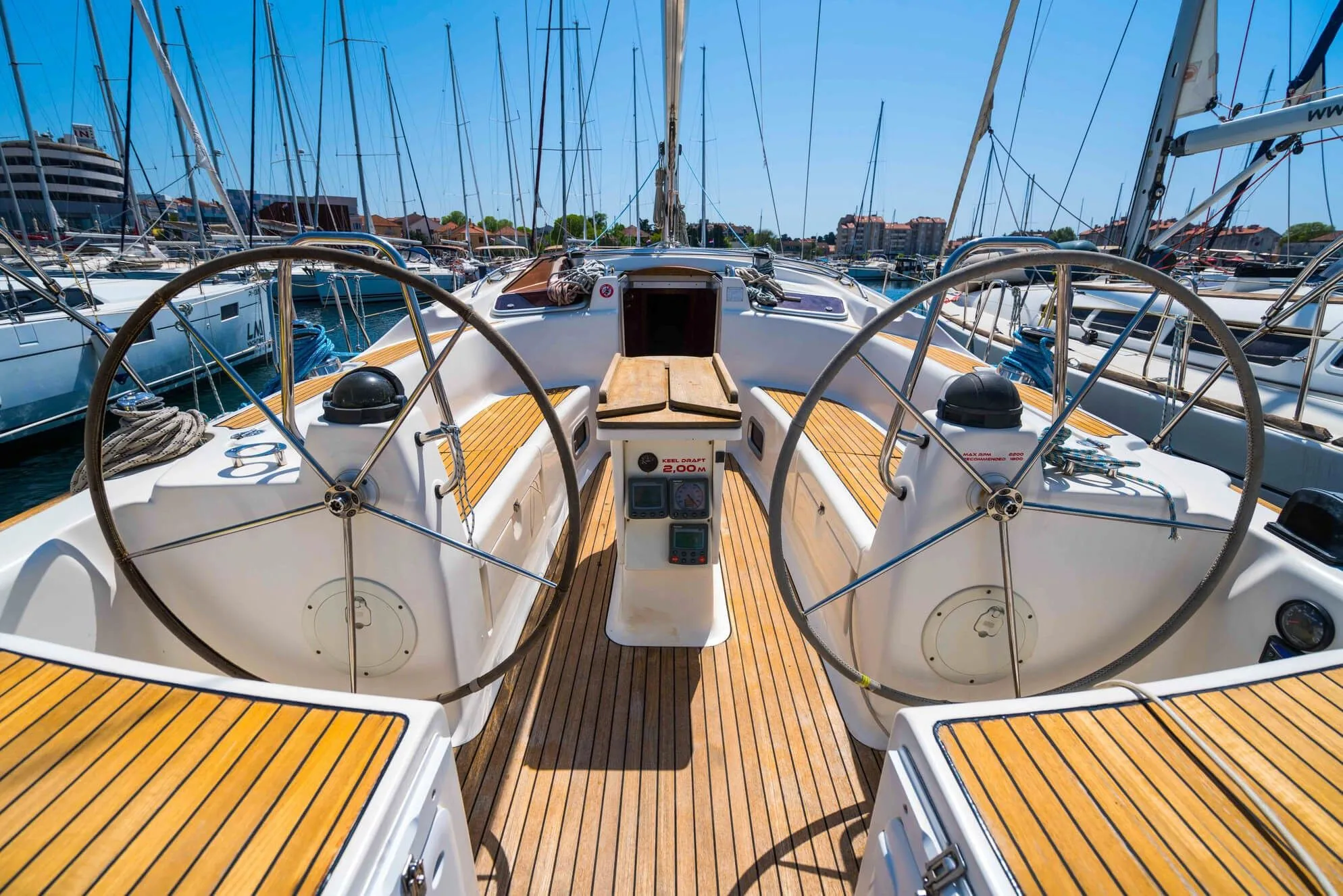 Rent a 15.57m Bavaria Cruiser 50 Sailing Yacht in Marmaris - Fotoğraf 4