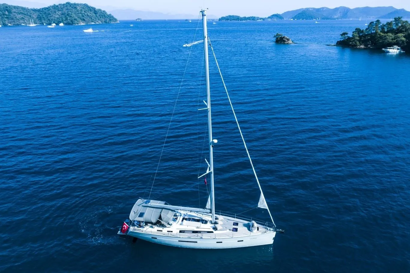 Арендуйте 16.75м Bavaria Cruiser 56 парусная яхта в Гёчек - Fotoğraf 4
