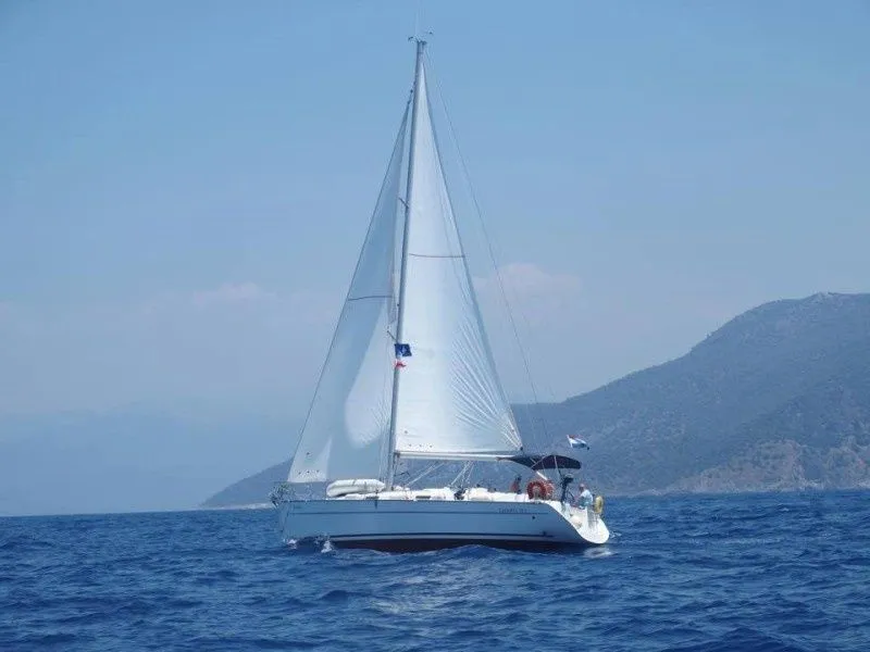 11.97m Fethiye Sailing Yacht Beneteau Cyclades 39.3 Hire - Fotoğraf 3