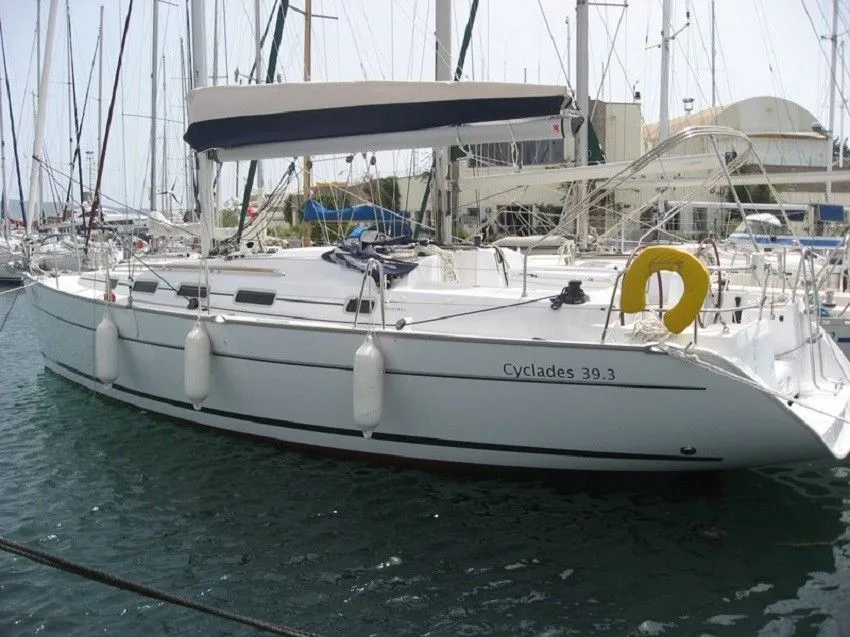 11.97m Fethiye Sailing Yacht Beneteau Cyclades 39.3 Hire - Fotoğraf 1