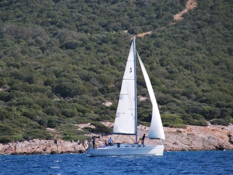 11.97m Fethiye Sailing Yacht Beneteau Cyclades 39.3 Hire - Fotoğraf 5