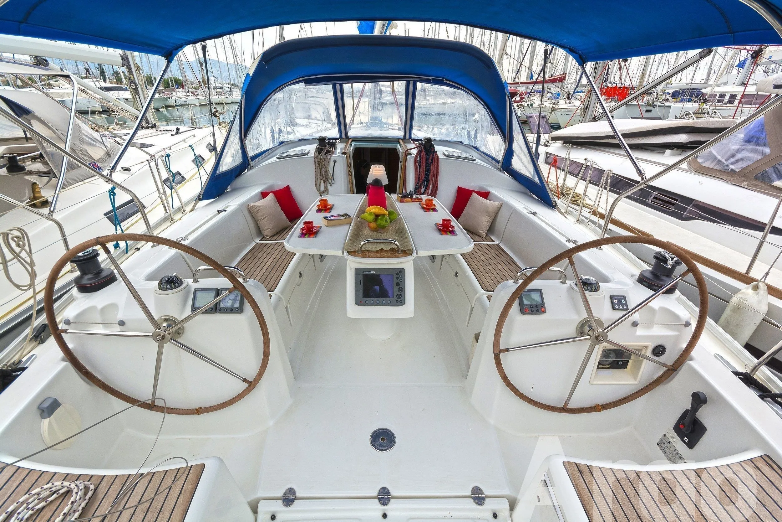 Liberty: Modern Sailing Comfort for 10 - Fotoğraf 4