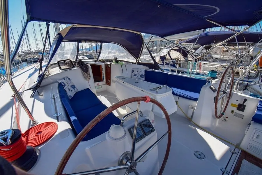 Rent a 15.65m Sailing Yacht Beneteau Cyclades 50 in Marmaris - Fotoğraf 5