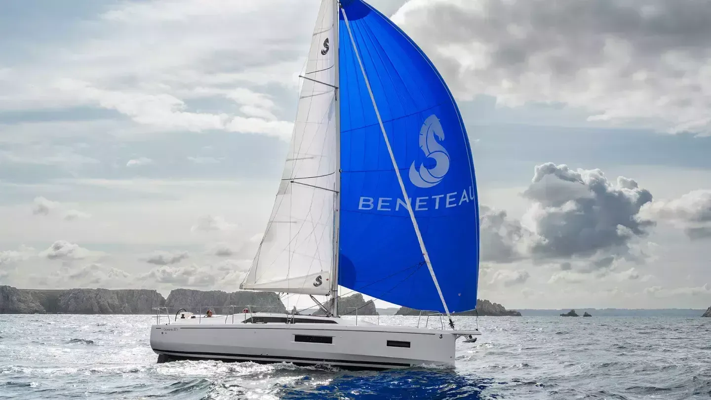 Kliun: Beneteau Oceanis 37.1 — Комфорт и стиль в Мармарисе - Fotoğraf 1