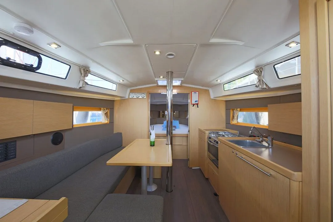 Göcek 11.5m Kiralık Beneteau Oceanis 38 Yelkenli Yat - Fotoğraf 4