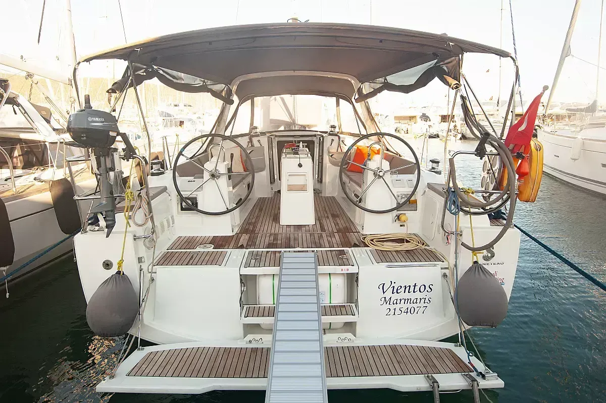 Vientos Oceanis 38: Komfort & Freiheit Segeln - Fotoğraf 1