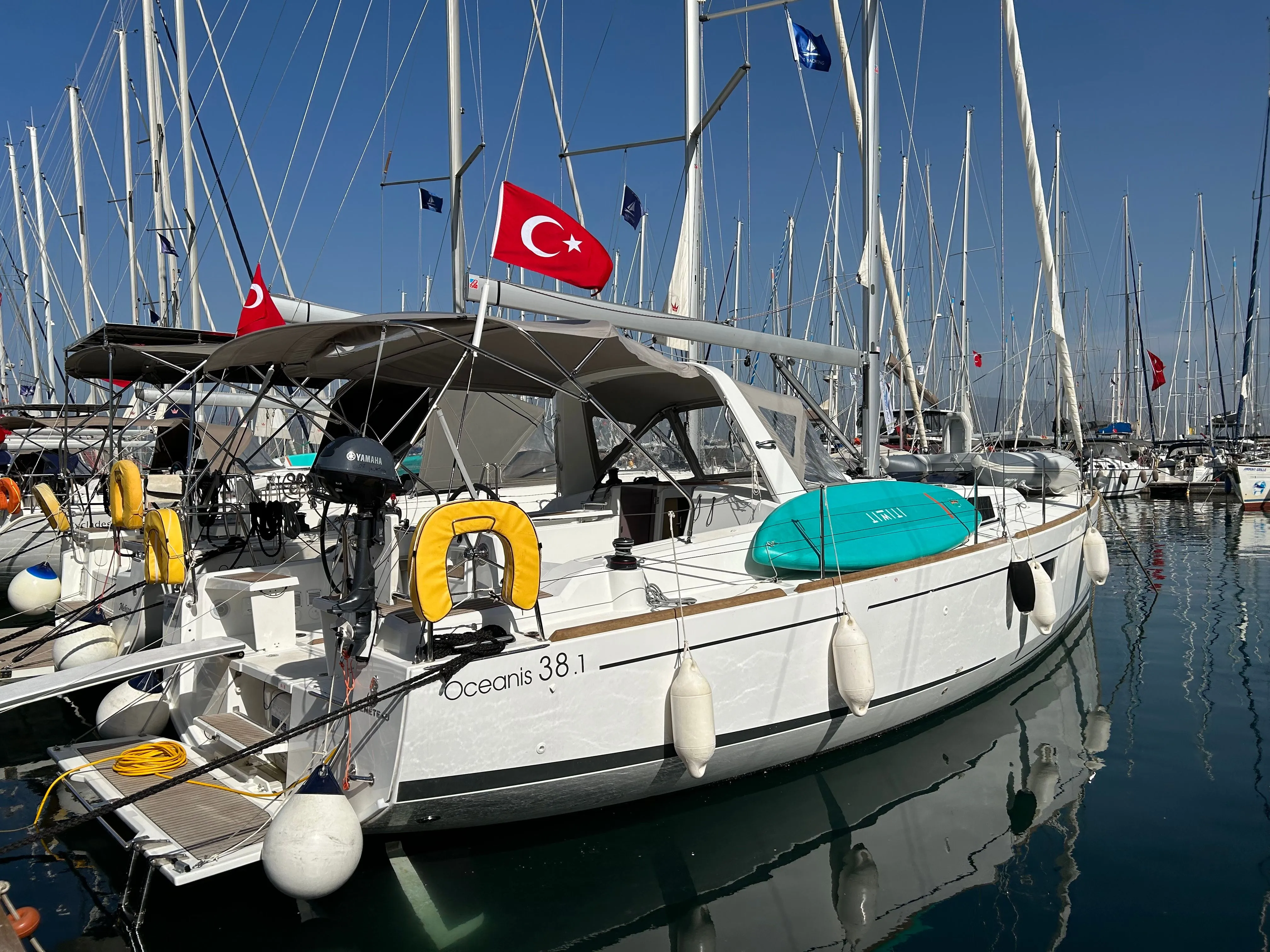Fethiye Kiralık Beneteau Oceanis 38.1 11.5m Yelkenli Yat - Fotoğraf 3