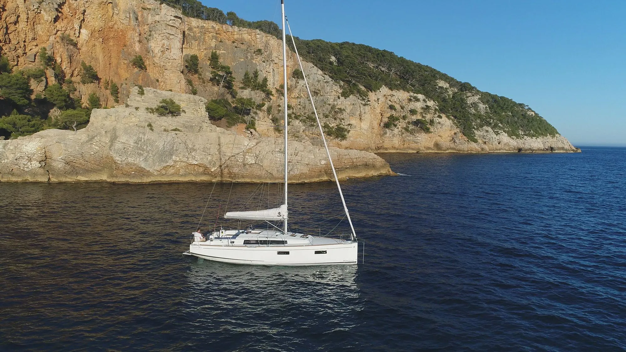 Sail Pride: Konforlu 3 Kabin, 2024 Model Yelkenli - Fotoğraf 1