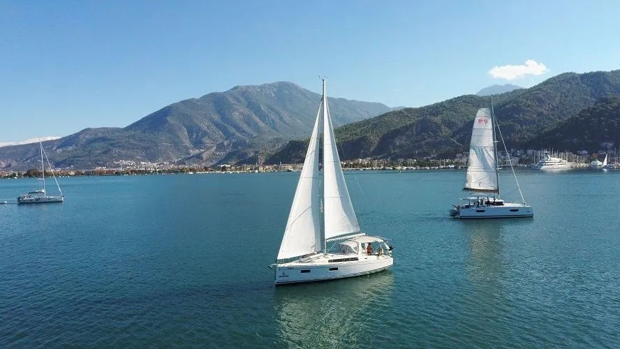 Explore Fethiye on a 11.6m Rental Beneteau Oceanis 38.1 - Fotoğraf 3