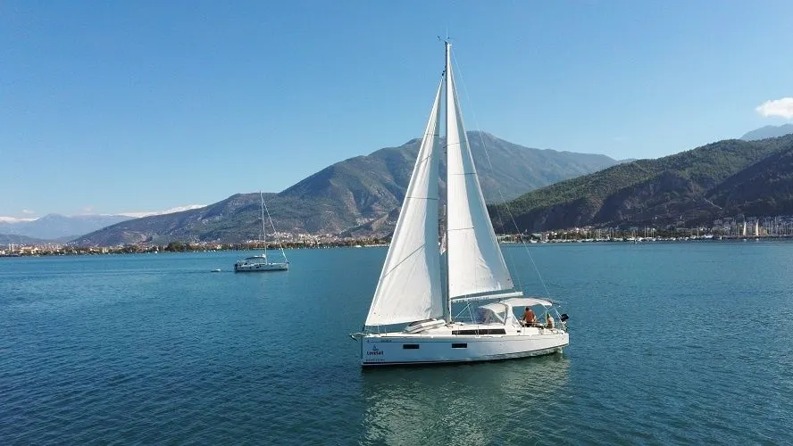 Explore Fethiye on a 11.6m Rental Beneteau Oceanis 38.1 - Fotoğraf 4