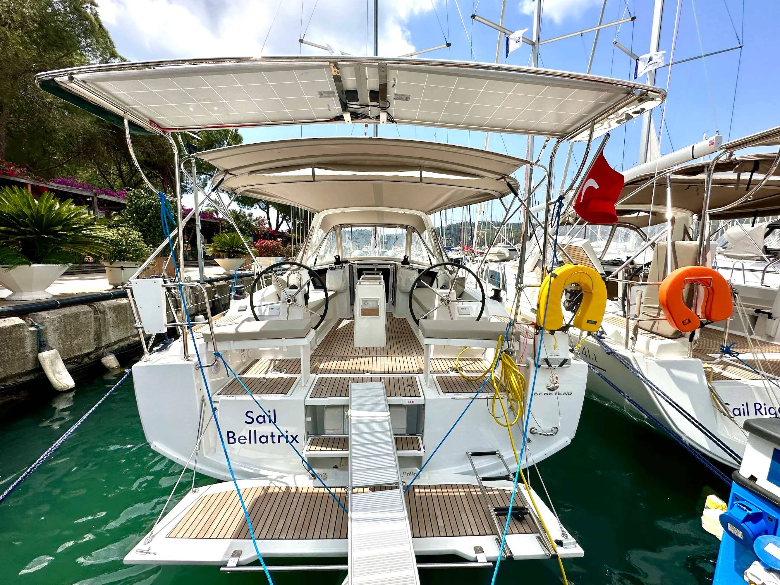 Fethiye Kiralık Beneteau Oceanis 38.1 11.8m Yelkenli Yat - Fotoğraf 1