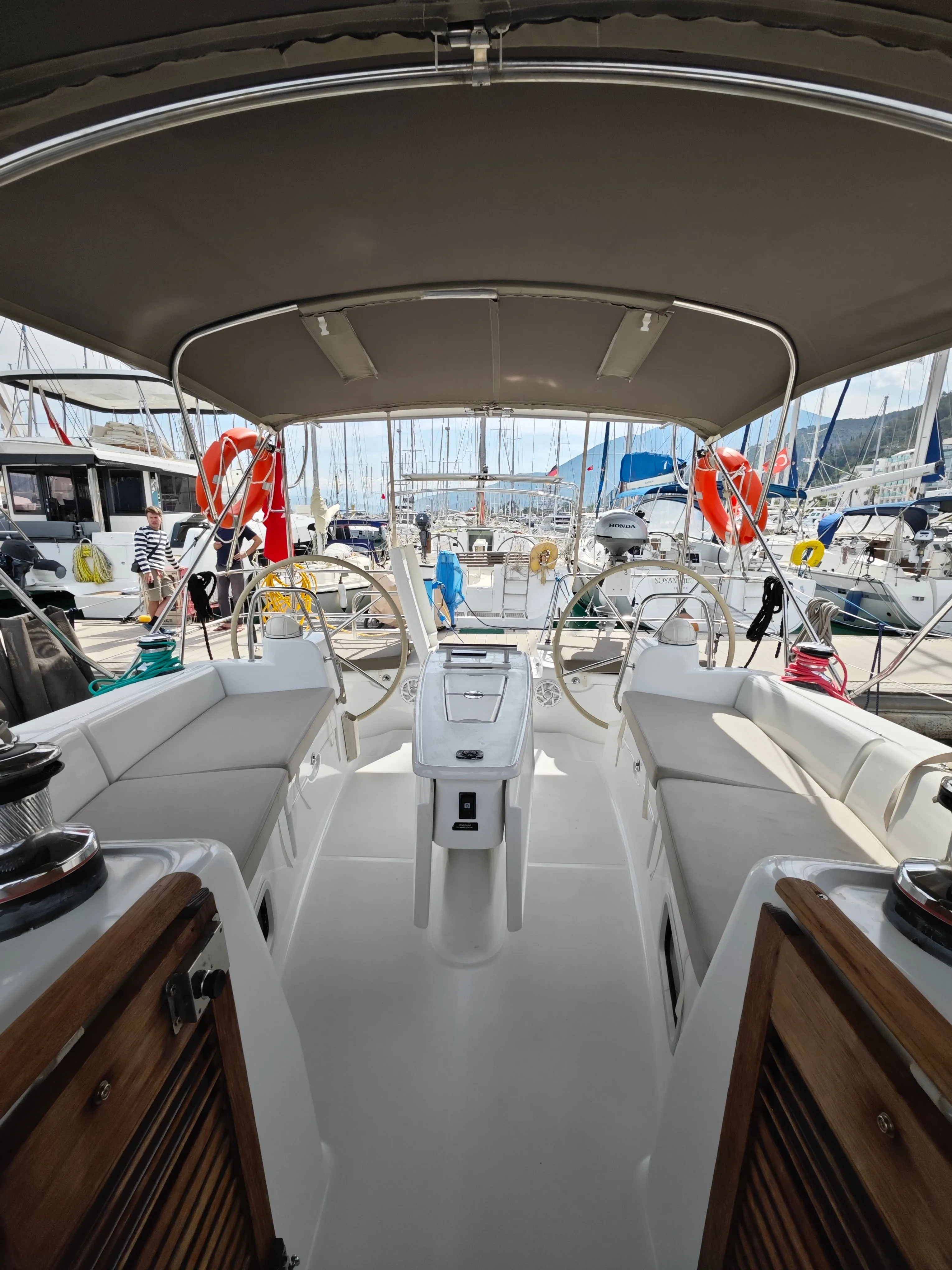 Charter a 12.17m Beneteau Oceanis 40 Sailing Yacht in Fethiye - Fotoğraf 5