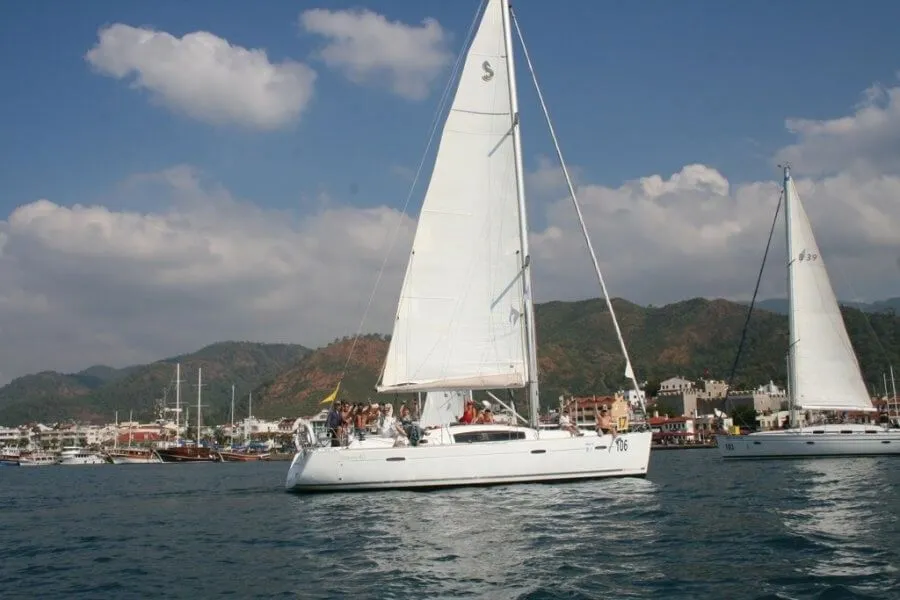 Marmaris 12.17m Kiralık Yelkenli Yat Beneteau Oceanis 40 - Fotoğraf 3