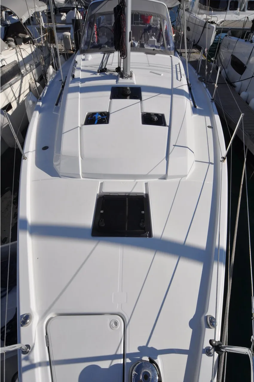 Charter a 12.43m Beneteau Oceanis 41.1 in Göcek - Fotoğraf 4