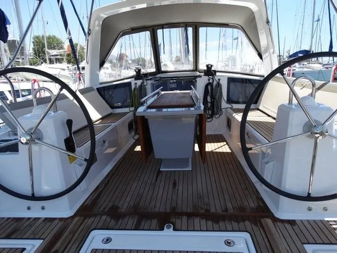 Арендуйте 12.43м Beneteau Oceanis 41.1 в Гёчек - Fotoğraf 3