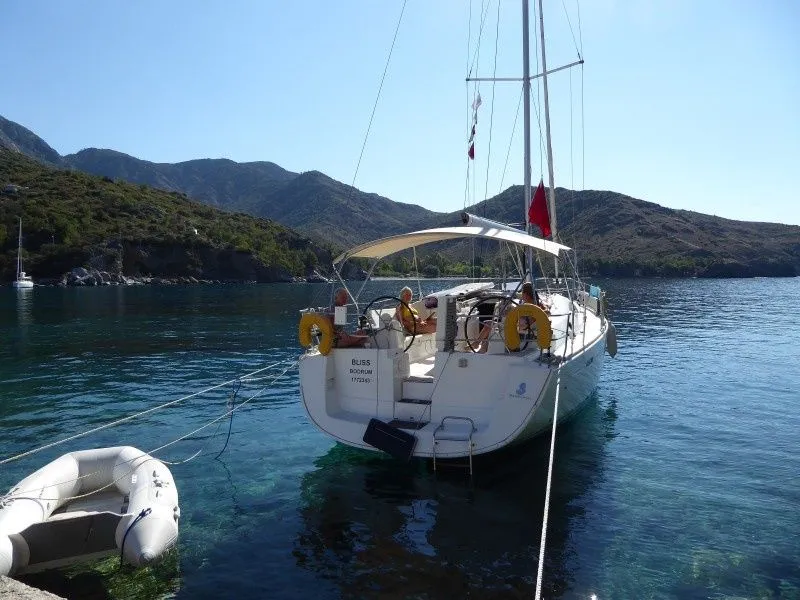 Rent a 13.1m Sailing Yacht Beneteau Oceanis 43 in Fethiye - Fotoğraf 1