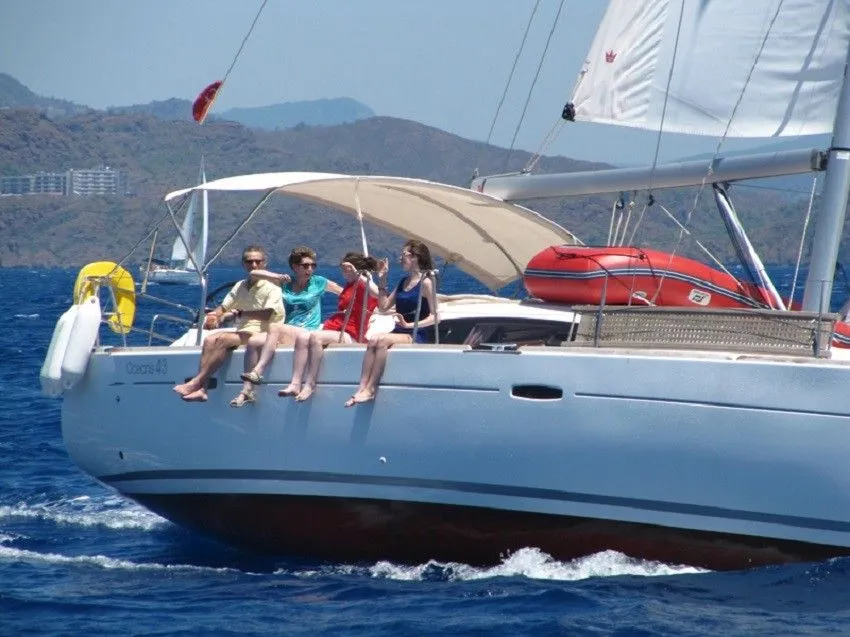 Rent a 13.1m Sailing Yacht Beneteau Oceanis 43 in Fethiye - Fotoğraf 3