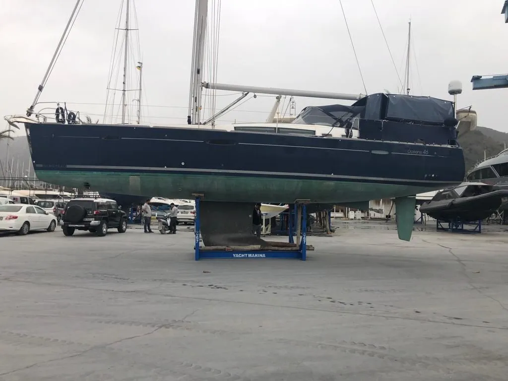 Charter a 14.4m Beneteau Oceanis 46 in Marmaris - Fotoğraf 2